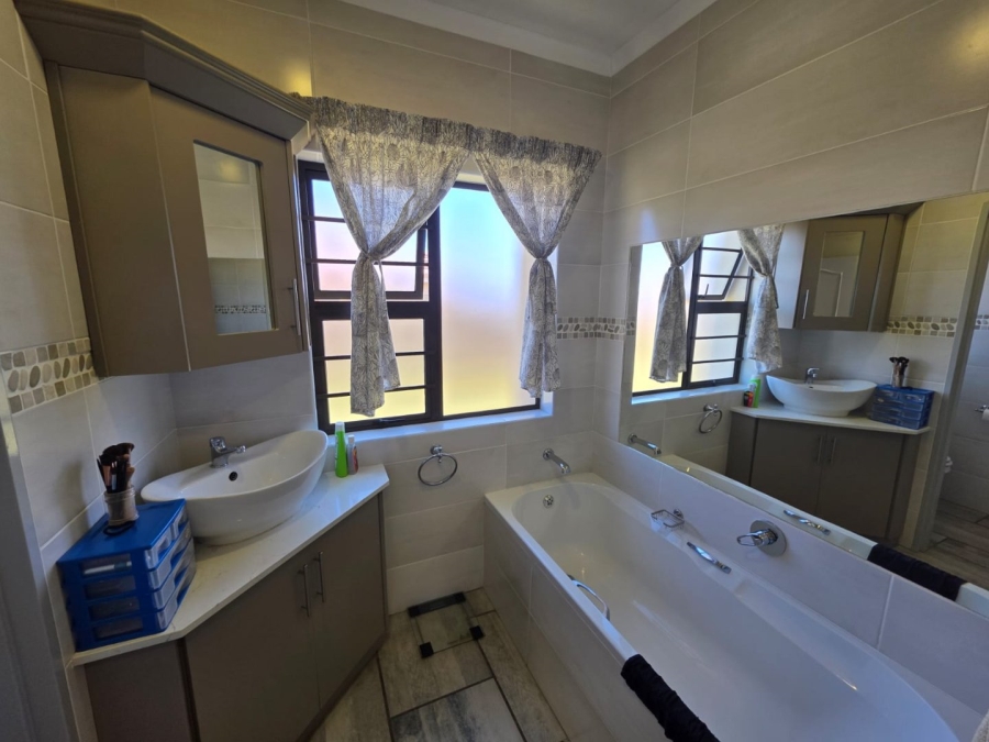 To Let 3 Bedroom Property for Rent in La Provance Free State